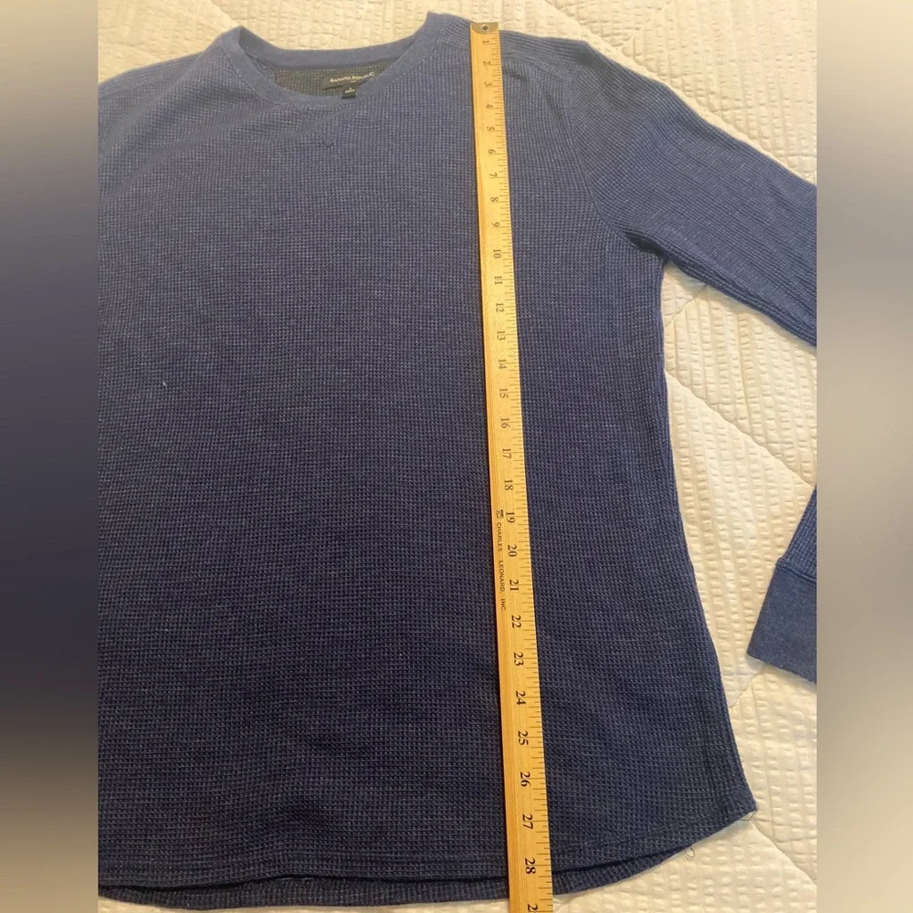 Banana Republic long sleeve soft waffle knit henley navy blue; large